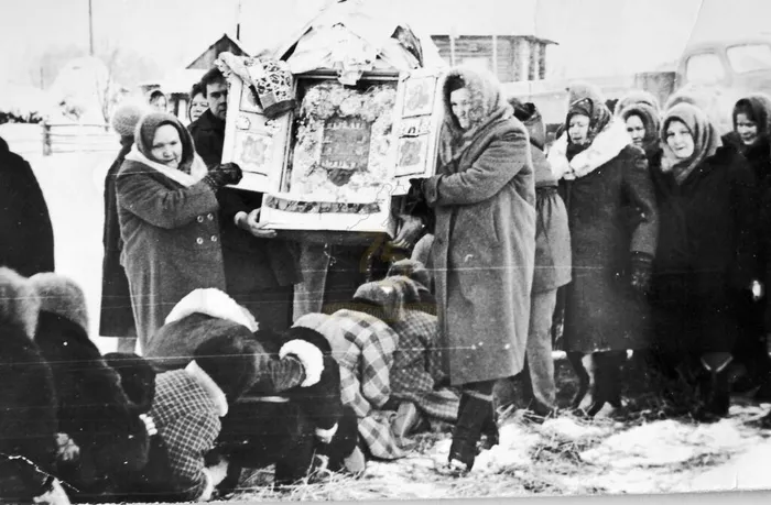 Фотография из архива Л.В. Деминой, 1991 год.