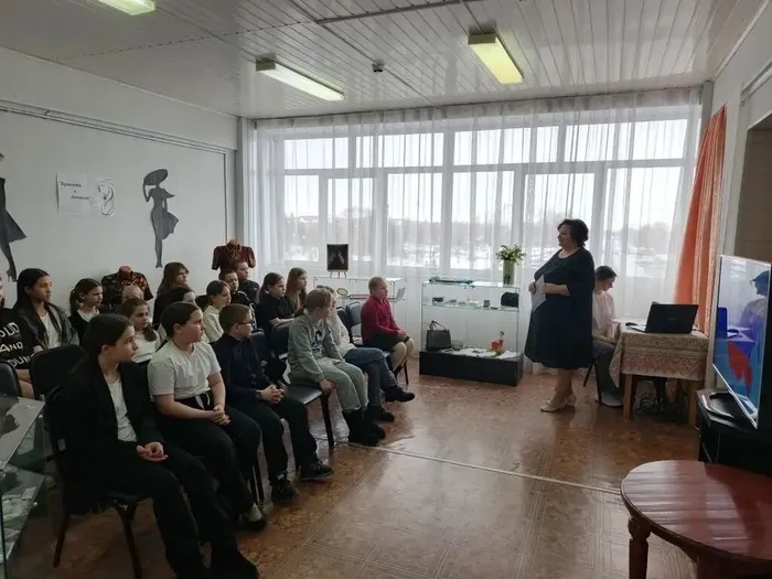 Информационный час Под небом Крыма